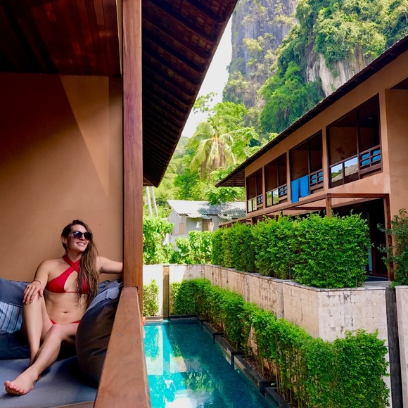 Meet your Posher, Jessi - Picture 2 of 2